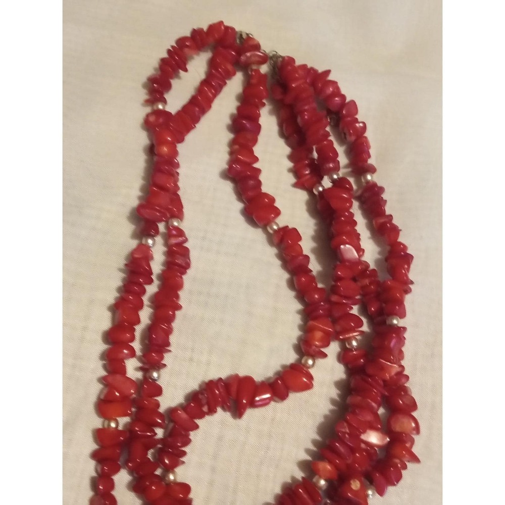 RED CORAL BEADED NECKLACE TRIPLE STRAND